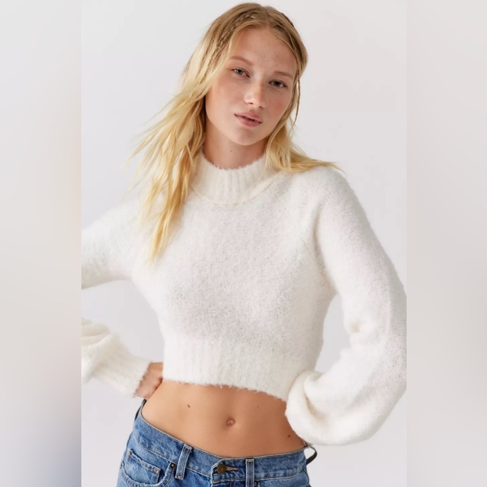 NWOT Urban Outfitters Avril Cropped Mock Neck Sweater